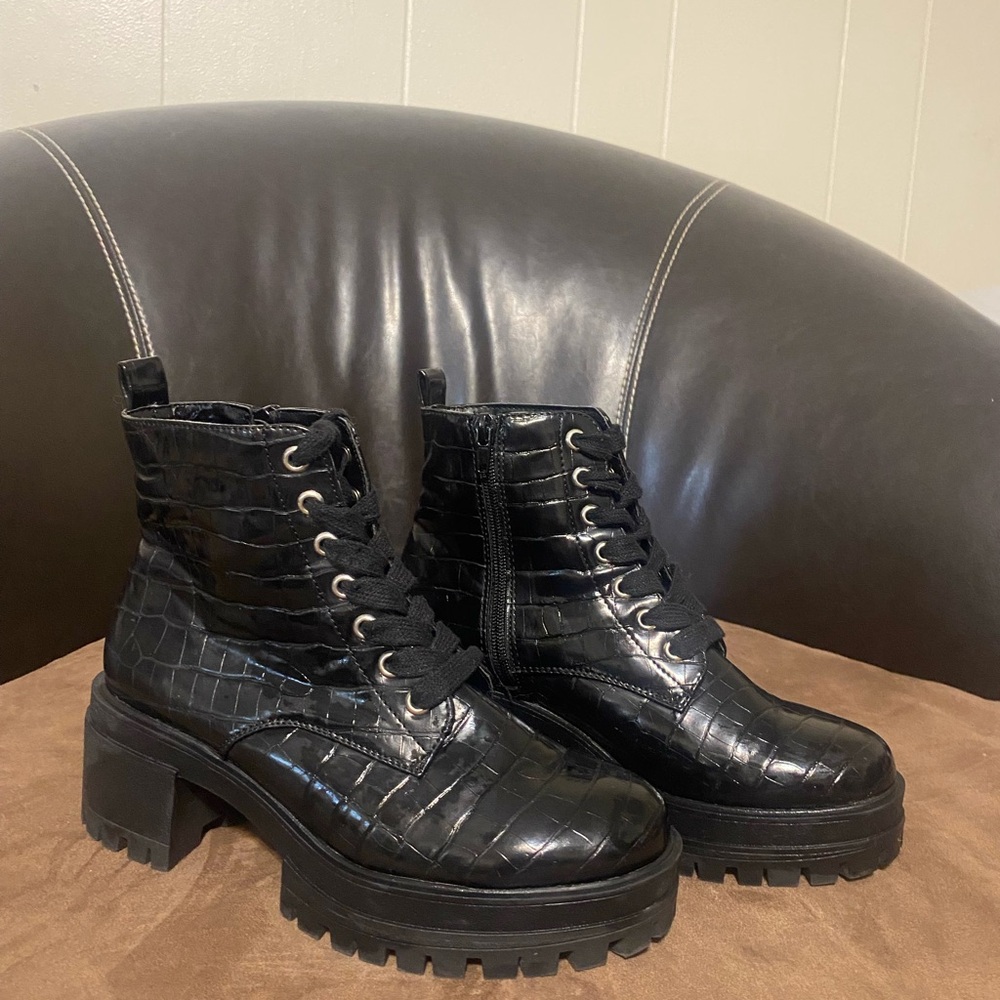 Mid leather platforms